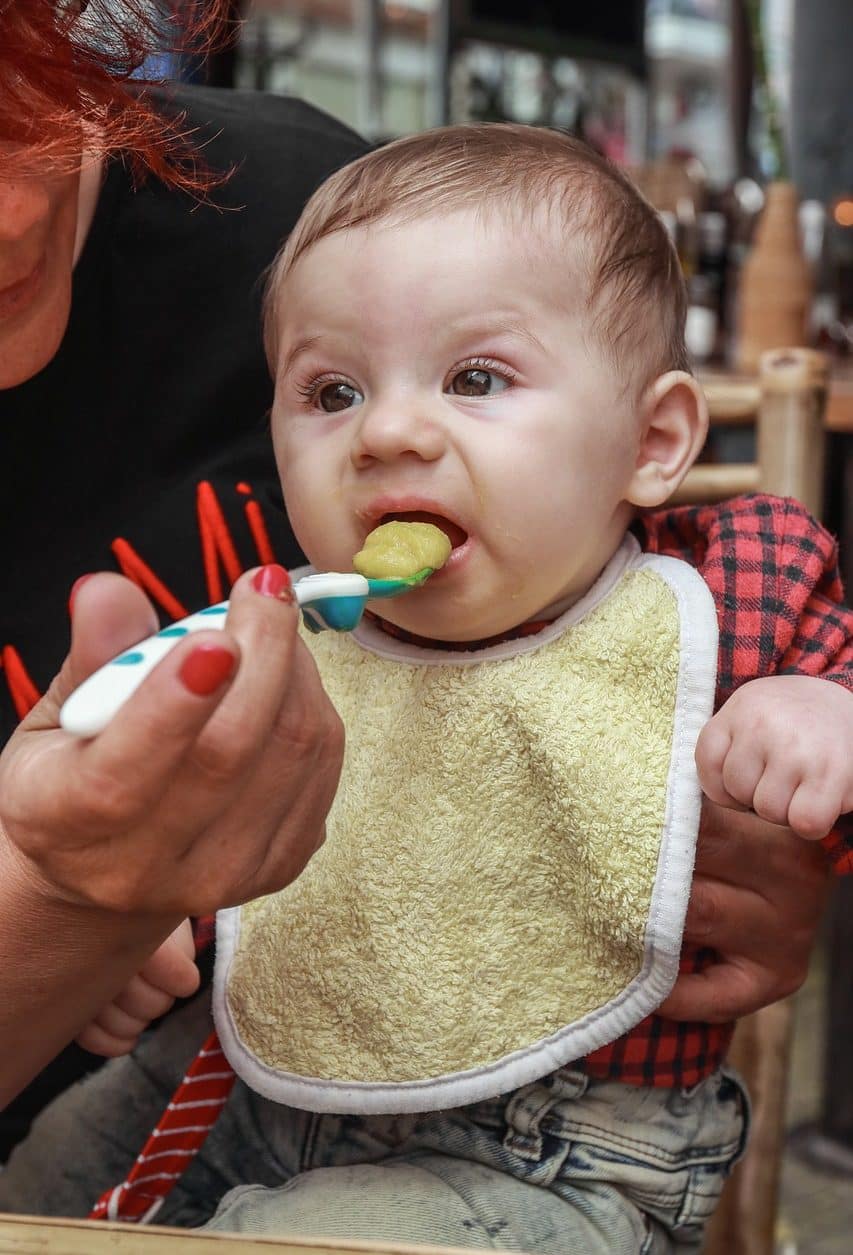 Alimentación de un bebé