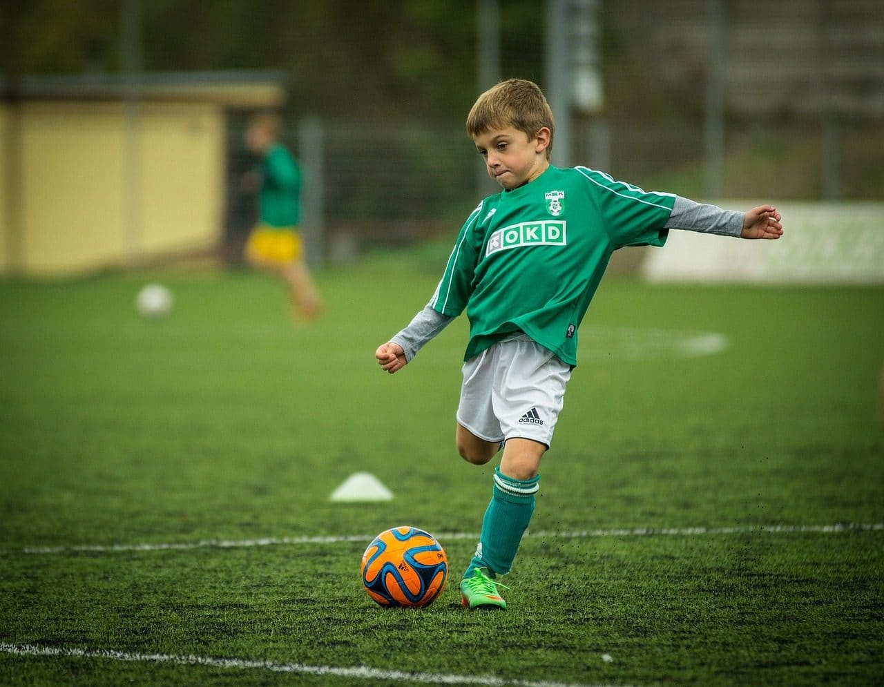 Joven futbolista