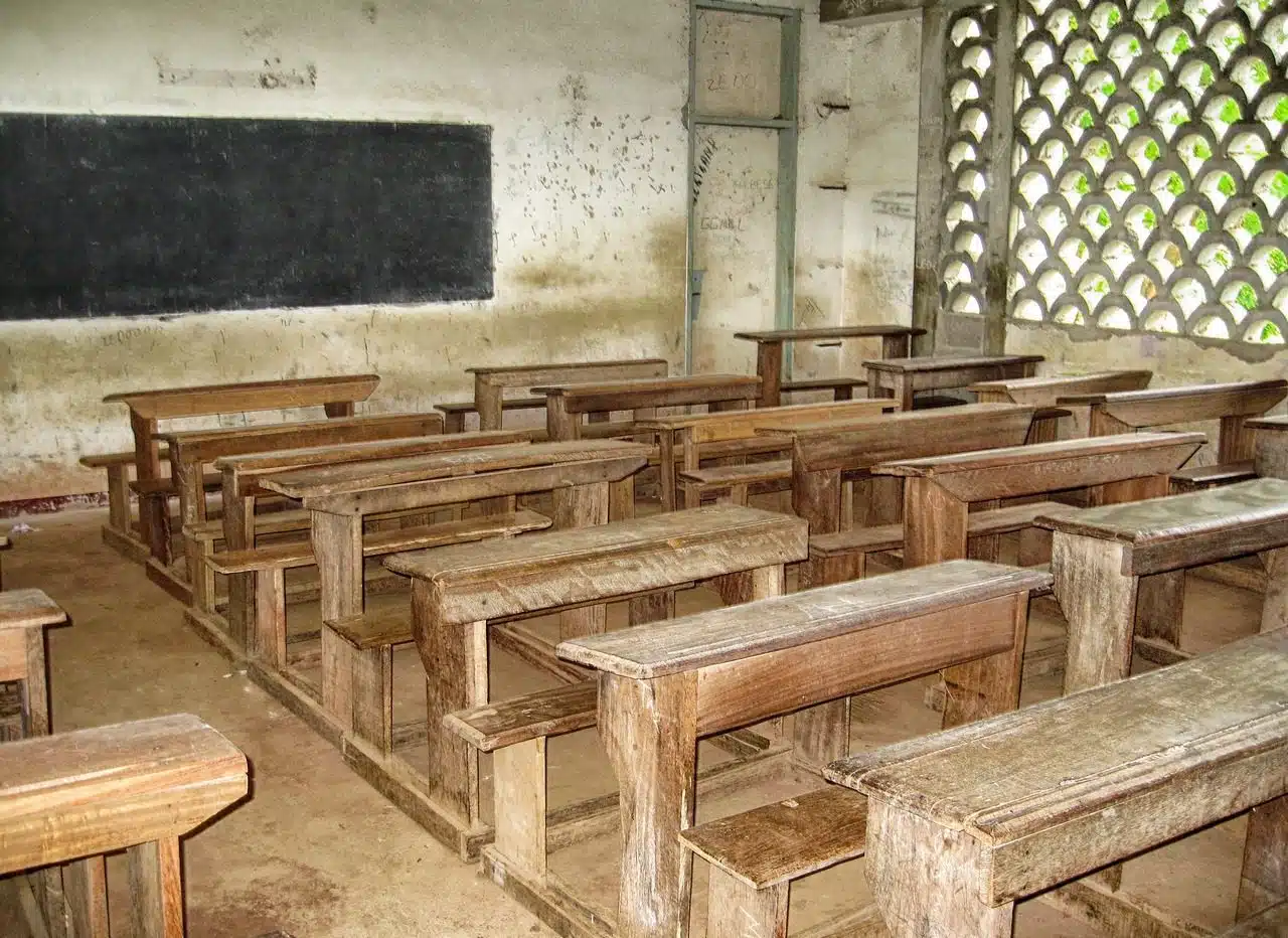 Salón sin alumnos