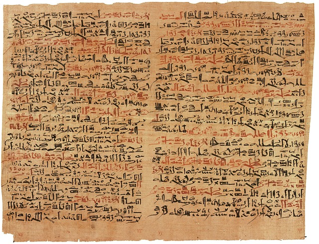 Escritura jeroglífica en papiros