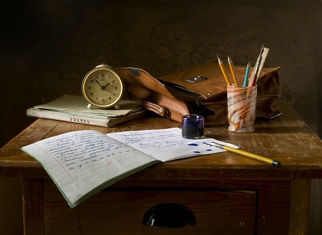 Cuaderno, tinta y pluma