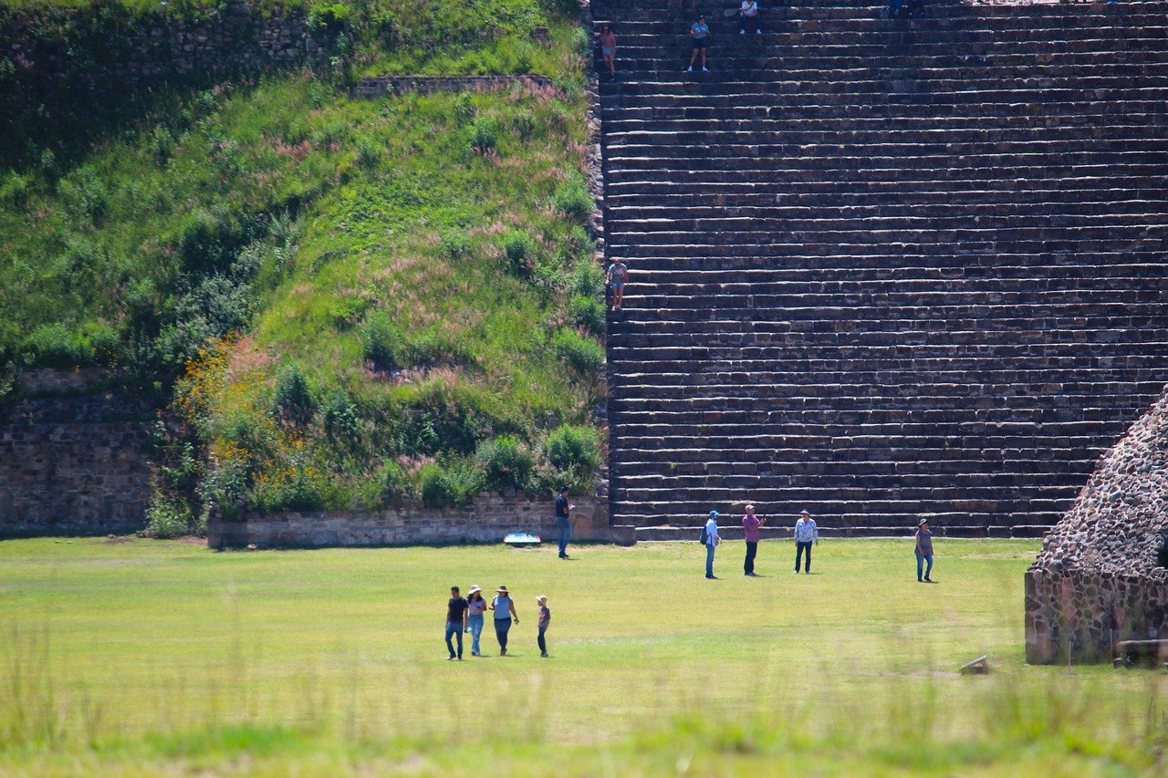 Escalinata del sitio arqueológico de Monte Albán, en México