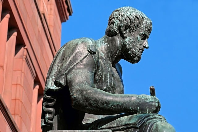 Predicamento escultura de Aristóteles