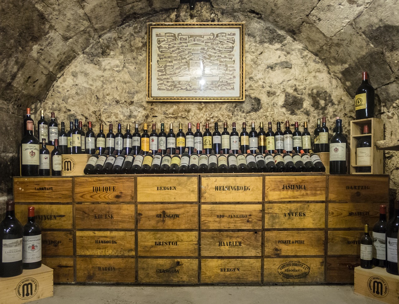 Botellas de vino en cava