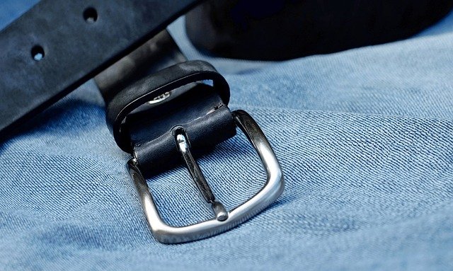 Cinturón sobre tela de jean