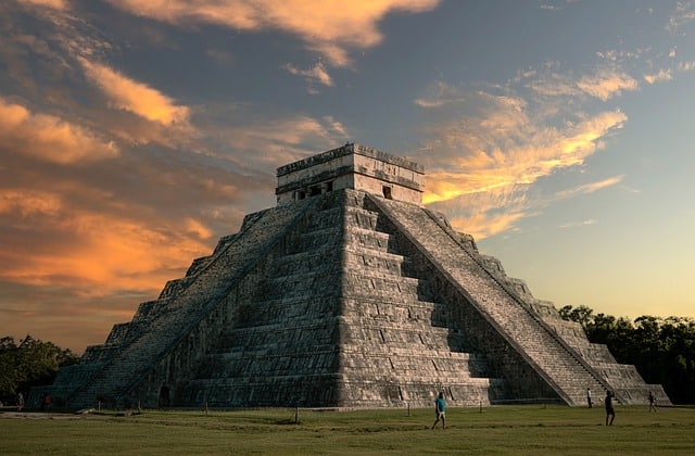 Pirámida maya