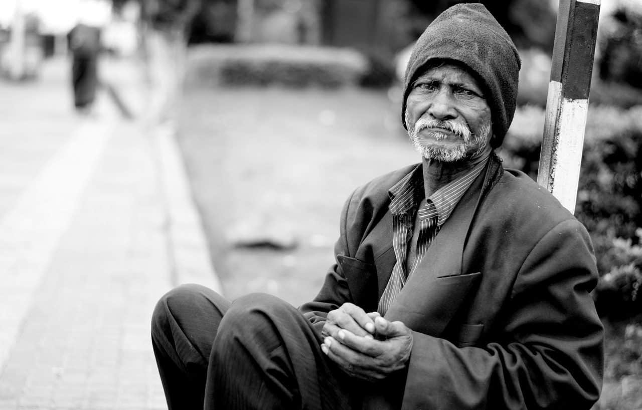Hombre pobre, sin hogar