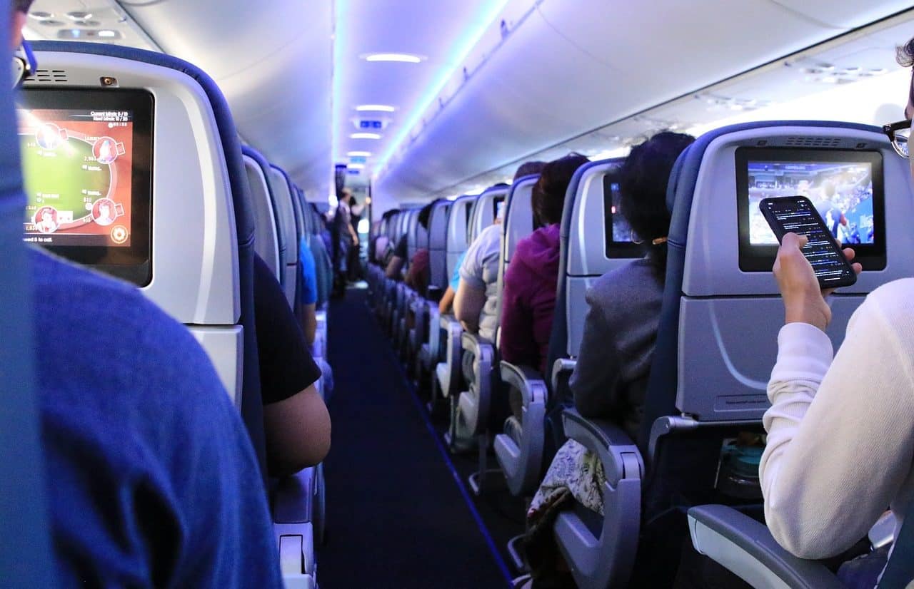 Cabina de avión con pasajeros