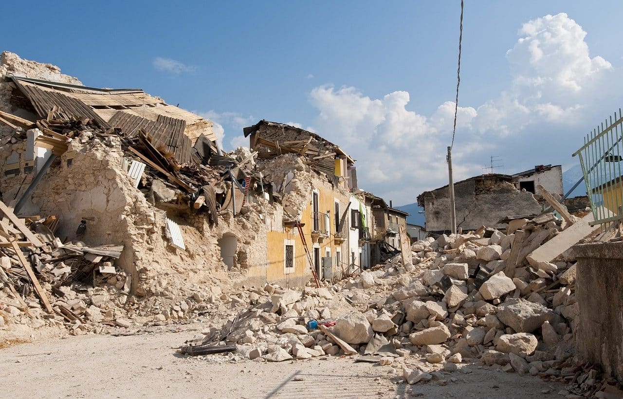 Casas en ruinas tras un terremoto