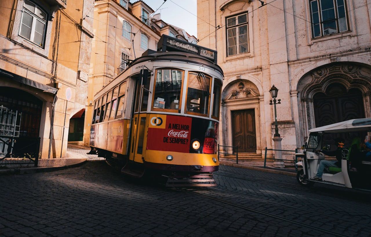 Tranvía eléctrico en ciudad portuguesa