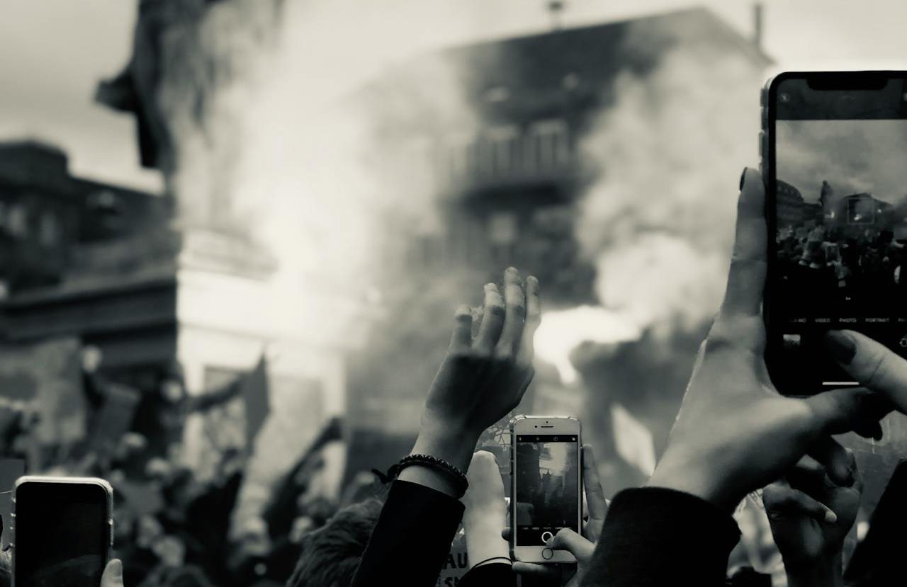 Protesta en blanco y negro