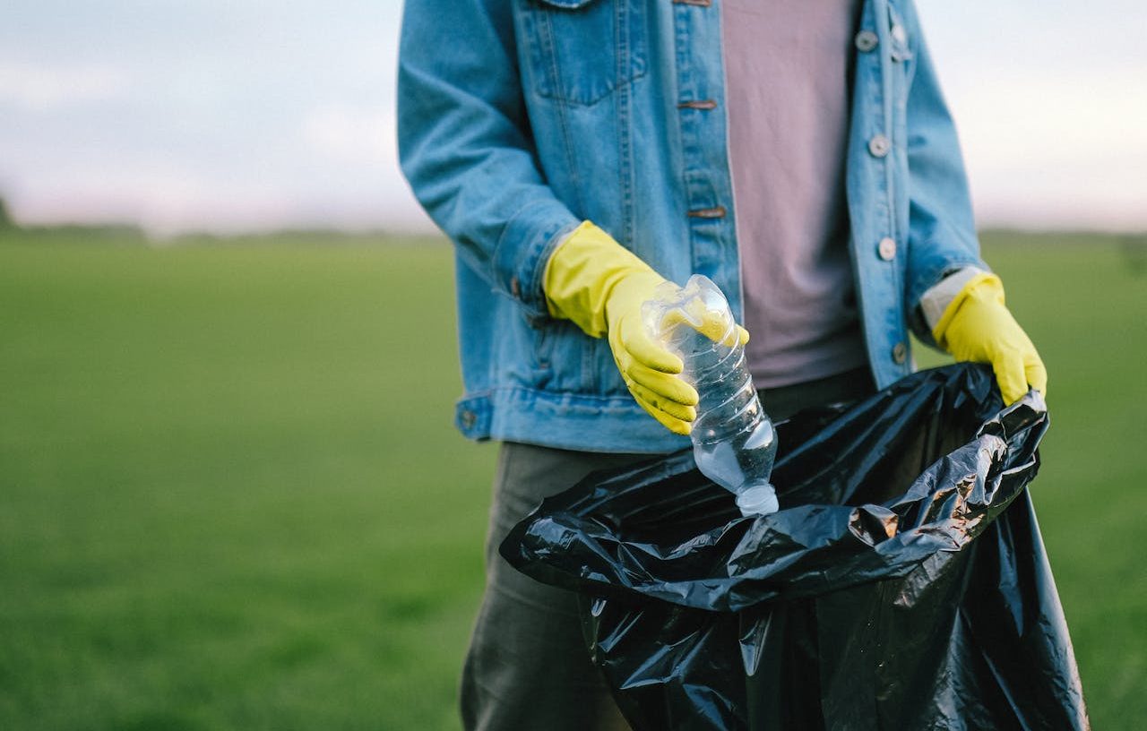 Recogida de residuos como parte del trabajo comunitario