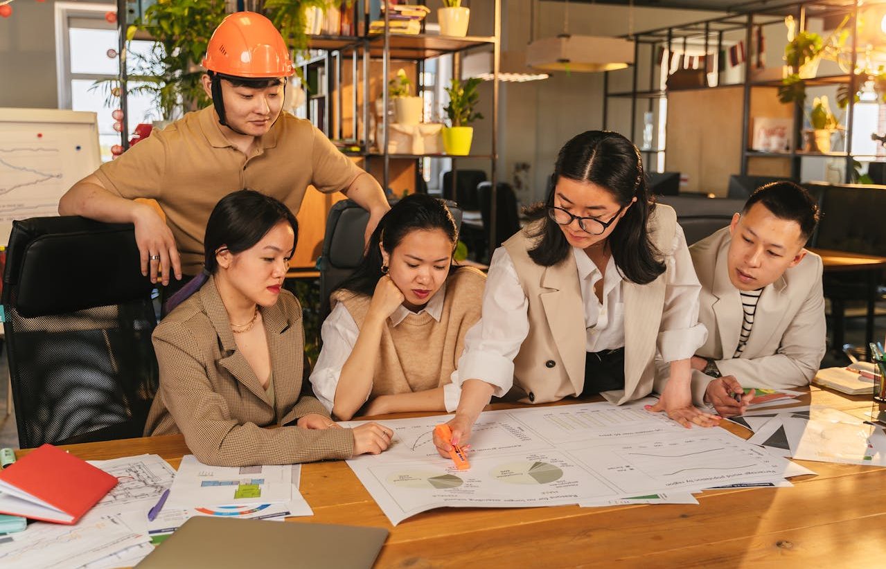 Personas trabajando en equipo